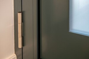 internal hinge