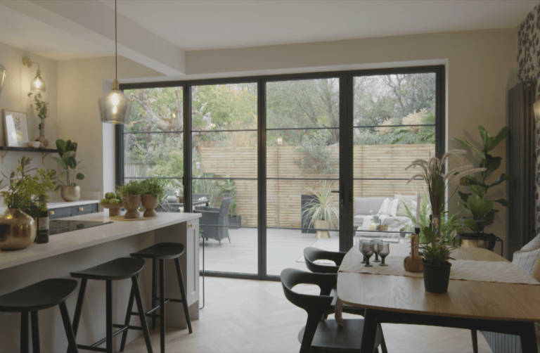 Luxury Kitchen with Aluminium XP10 Steel Look – 3 panel – Bi-folding Door
